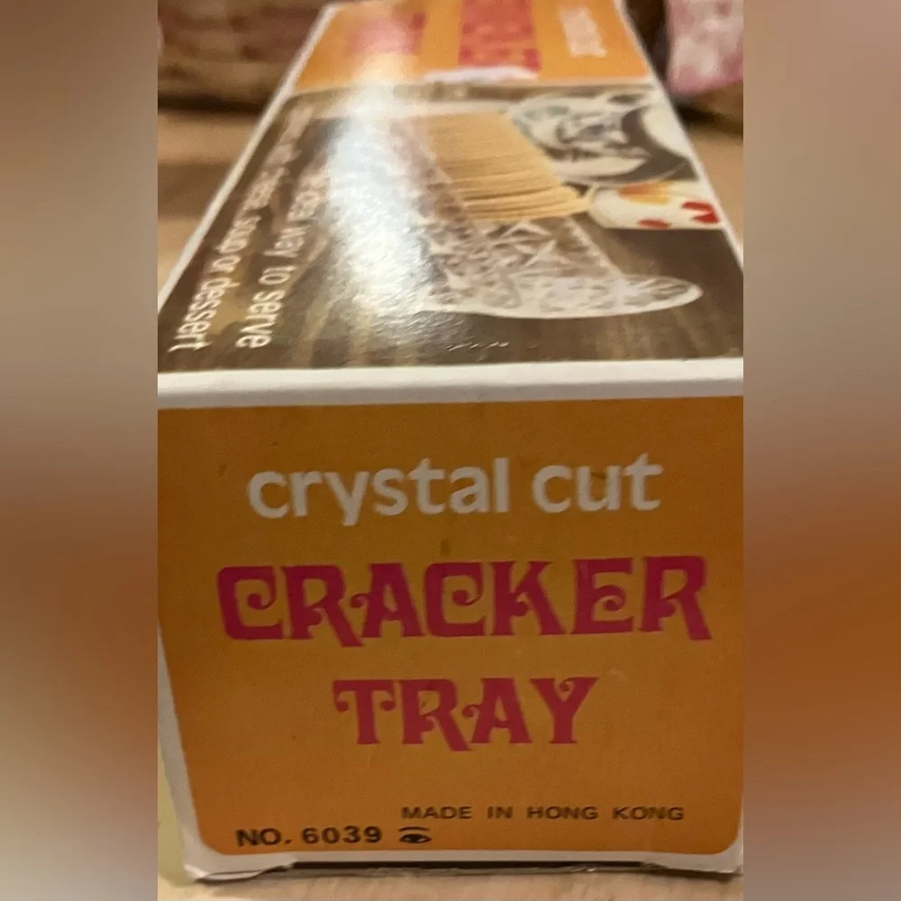 EUC Vintage Crystal Crackers Tray with original box